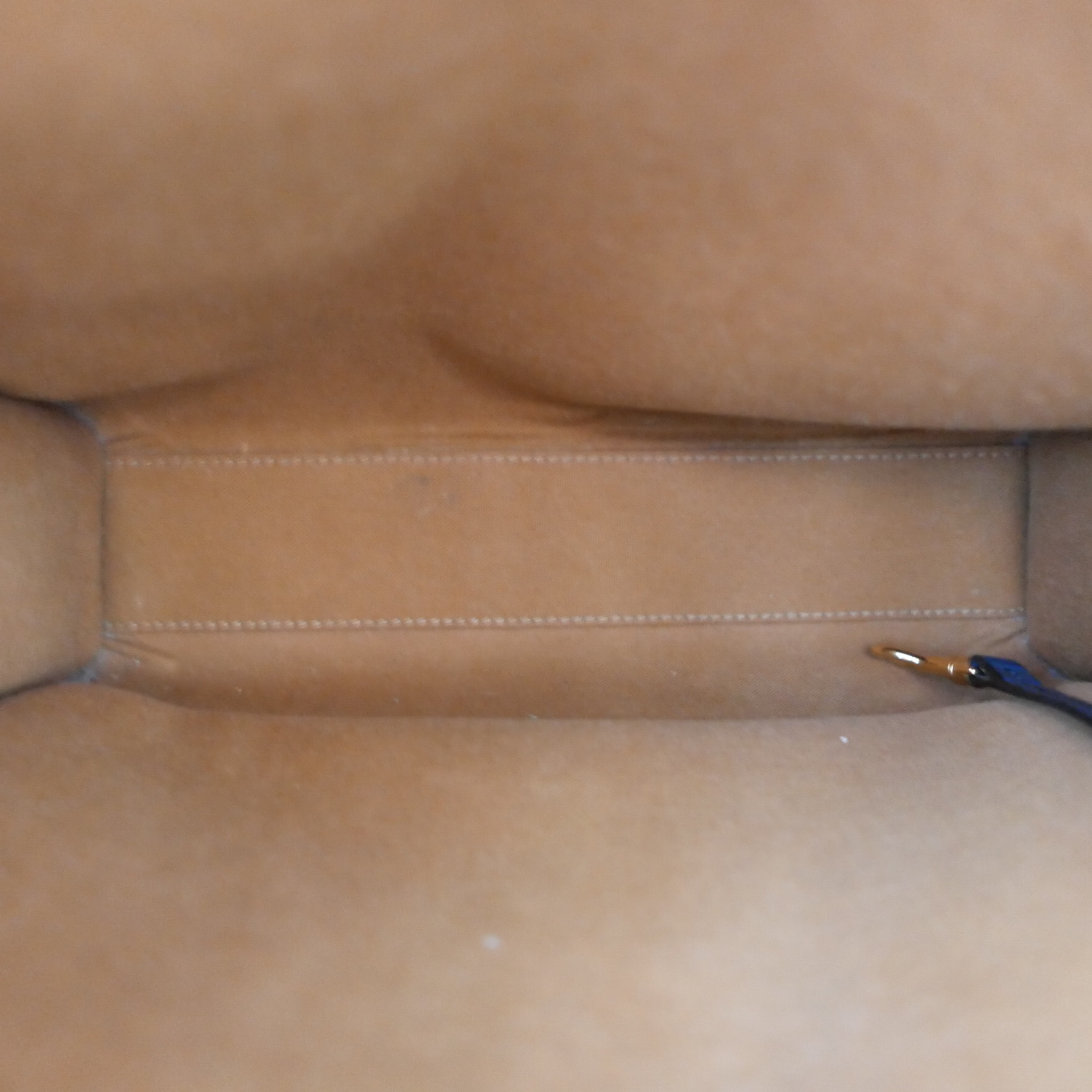 1A20B4D2-E21F-40D5-BCE7-1921F9B908CC