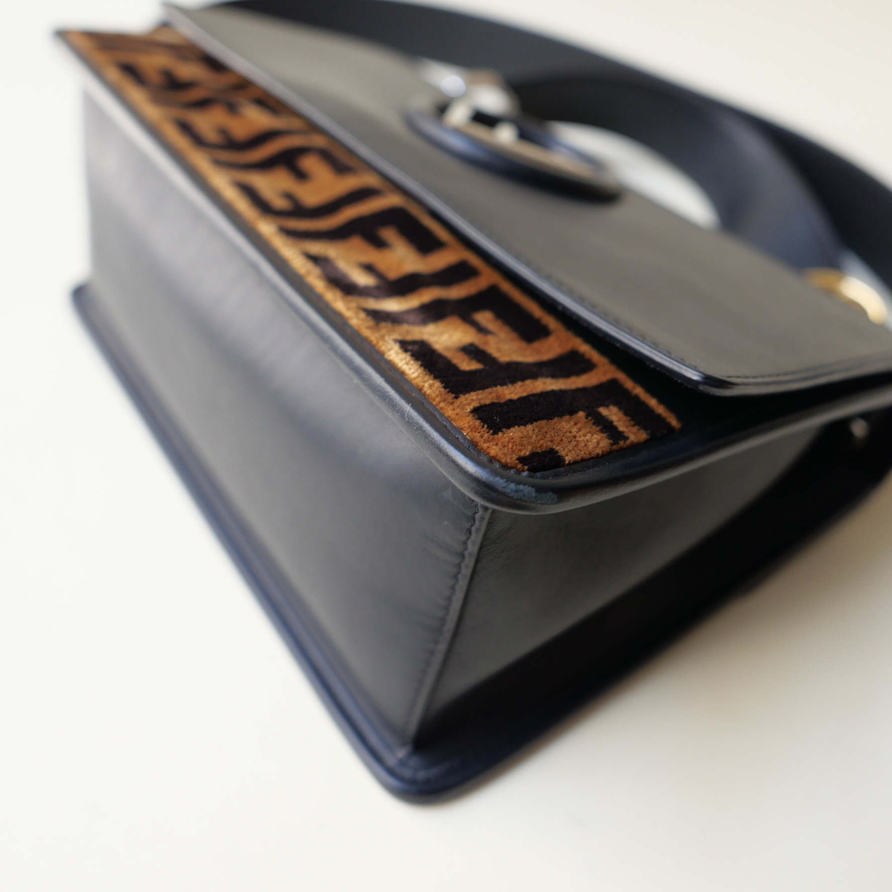 1C3608AD-FD08-4185-98E0-DD19B0DAE1E5