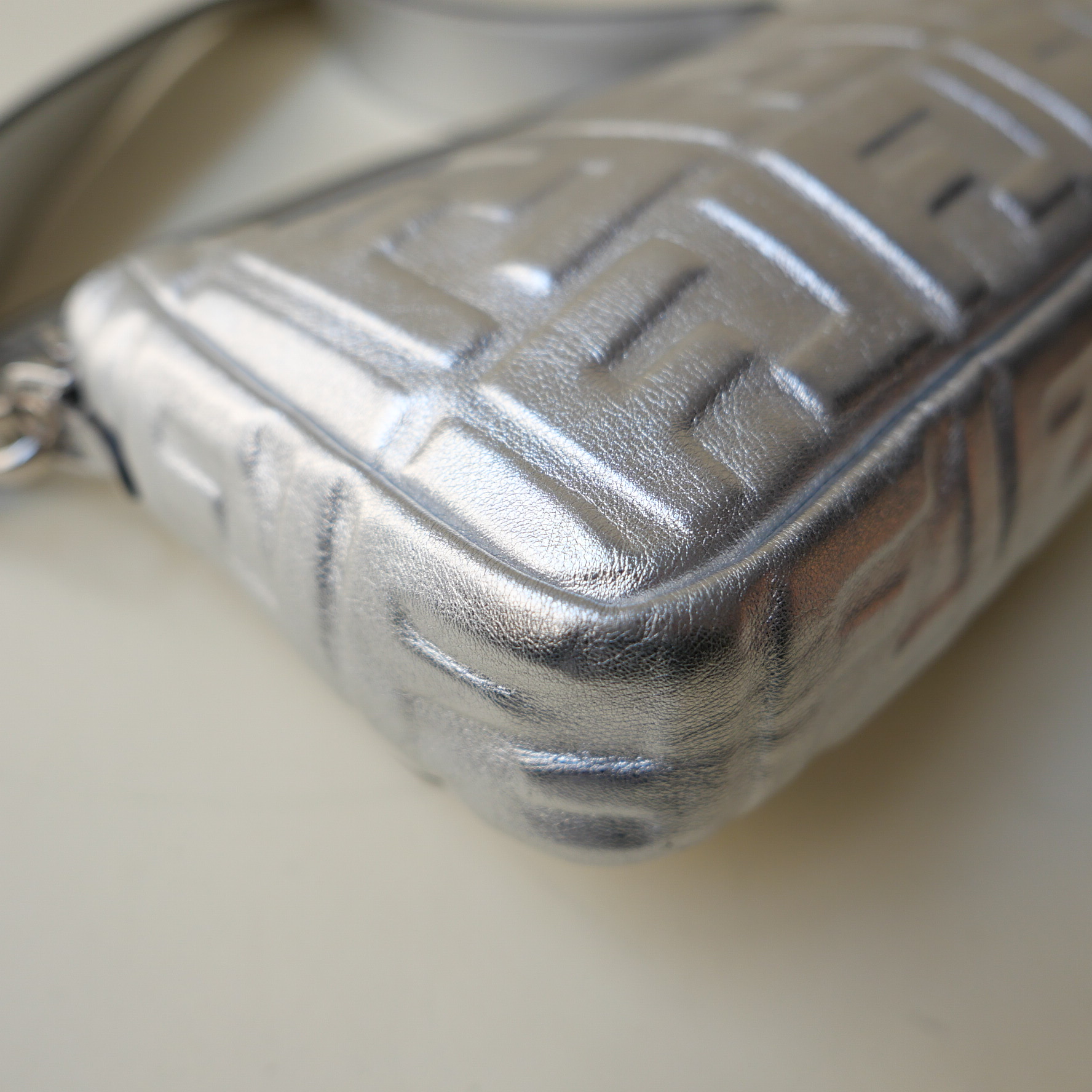 97FD5F82-5B7D-49FF-BB64-D2C3AF57F5B9