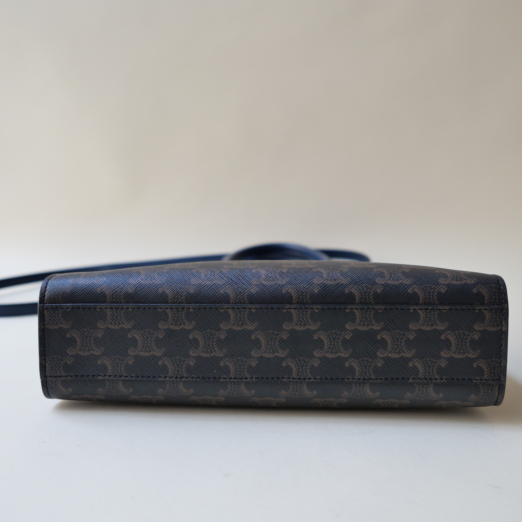 B771F2AE-29DE-4215-8F70-5668FF7DFCC9