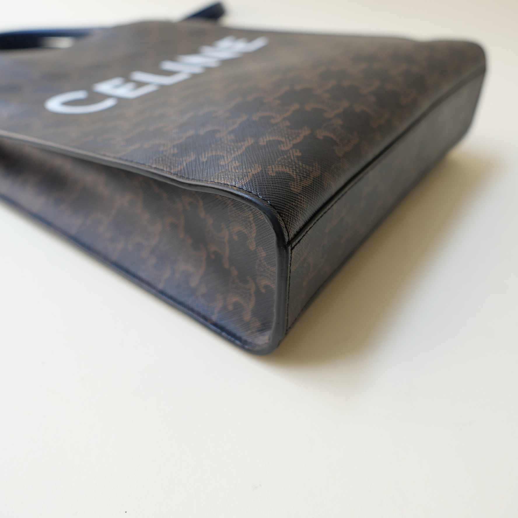 CAA4DA46-15F5-4AEB-85DF-4AB79922ABF8