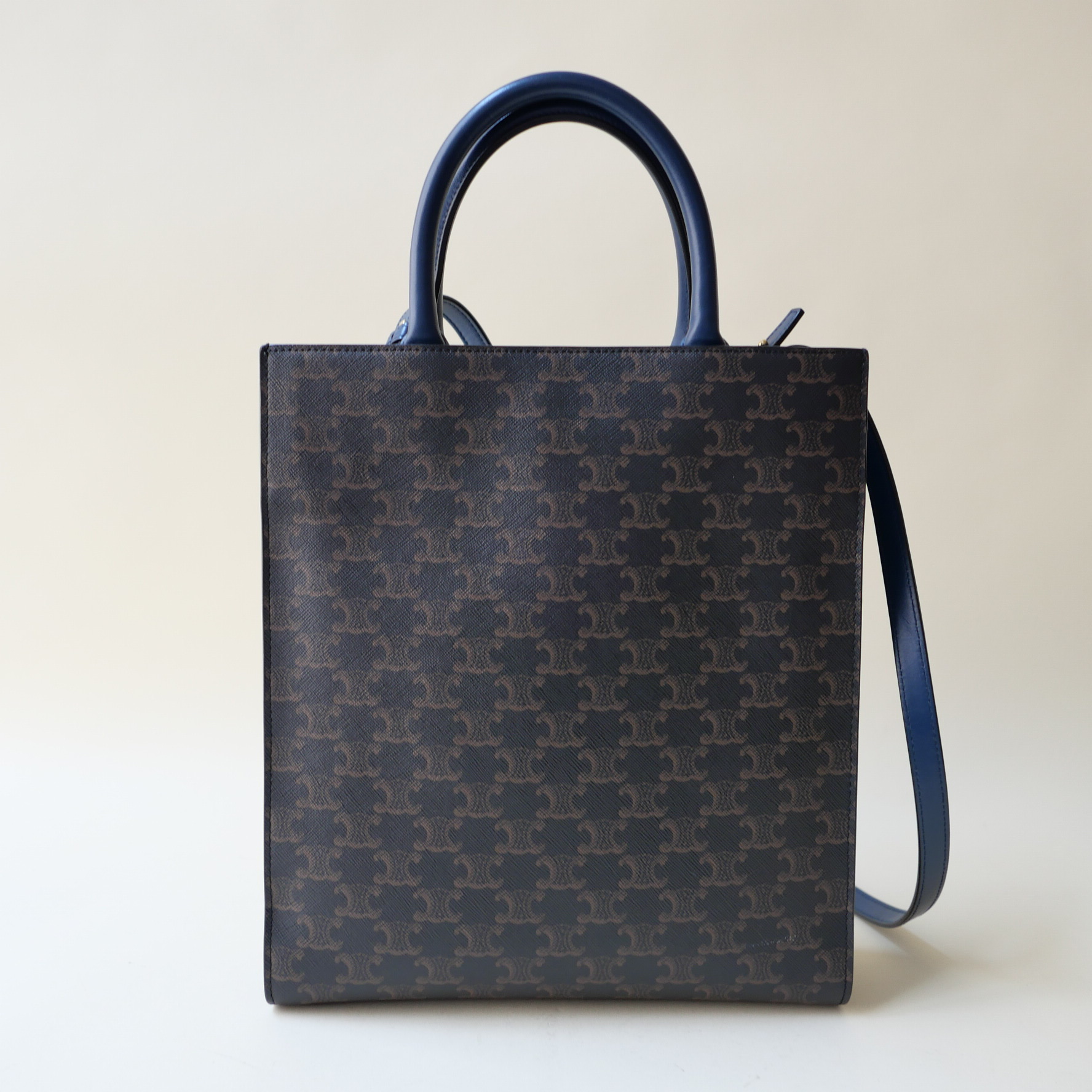 D9747E5C-F286-4B8A-AA63-999BB55863FE